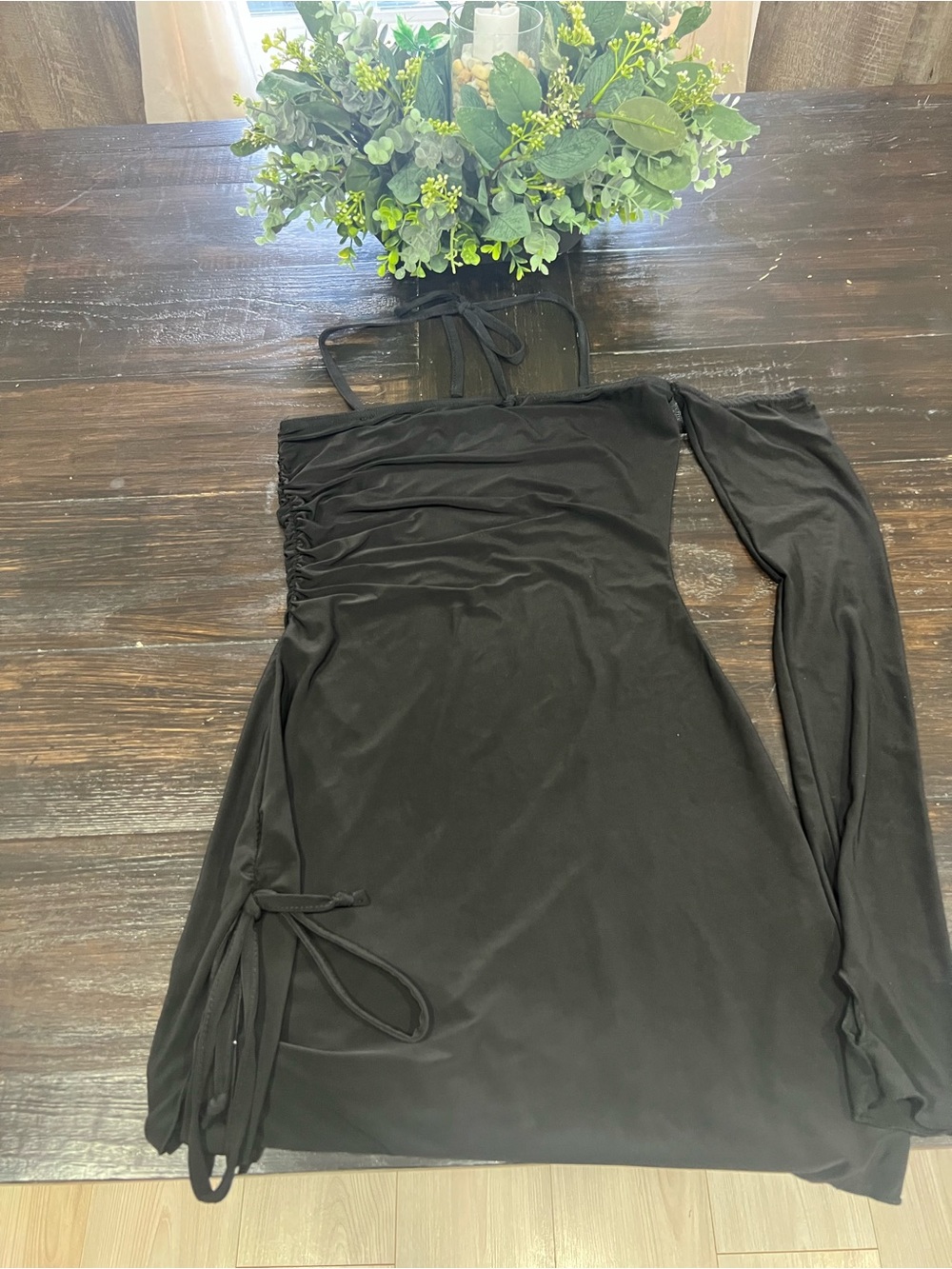 PrettyLittleThing Black One-Shoulder Ruched Mini Dress - Picture 2 of 3